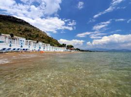 Le Palme Village, glamping in Terracina