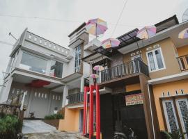 RedDoorz Syariah @ Jalan Dieng โรงแรมในโวโนโซโบ