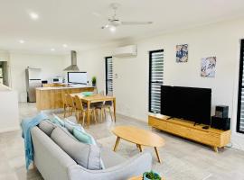 DAYDREAMING Airlie Beach, Water views & only 200m to boardwalk., hotell sihtkohas Cannonvale