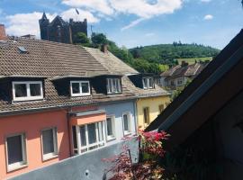 Ferienwohnung in Binger Stadtmitte mit Balkon: Bingen am Rhein şehrinde bir otel