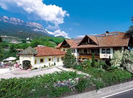 Hotel Unterrain, hotel a Appiano sulla Strada del Vino