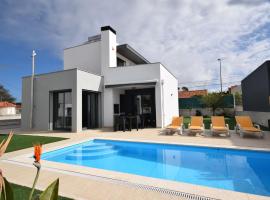 Lavish Villa in Foz do Arelho with Private Pool, hotel u gradu 'Foz do Arelho'