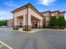 Quality Inn & Suites, hotel en Sellersburg