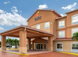 Comfort Inn & Suites Airport, hotelli kohteessa Fort Myers