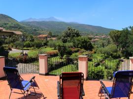 Villa Vulcano, tra l'Etna e il mare, lomamökki kohteessa Zafferana Etnea