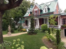 La Belle aux Berges, hotel med pool i Saint-Denis-sur-Richelieu