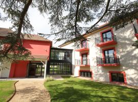 Les Maritonnes Parc & Vignoble, hotel com jacuzzi em Romanèche-Thorins