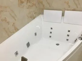 4-room jacuzzi apartment