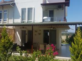 Triblex Villa I Private Beach I Walking Distance to the Sea 300 meters, παραθεριστική κατοικία στο Σιντέ