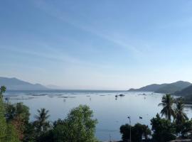 Thanh Nhi Homestay, rum i privatbostad i Cam Ranh