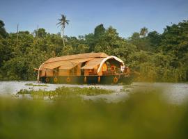 Spice Coast Cruises - Houseboat, a CGH Earth Experience, alojamiento en un barco en Alappuzha