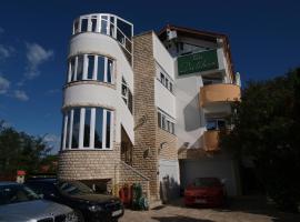 닌에 위치한 호텔 Apartments and bungalows vila Dalibor