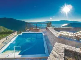 Beautiful Home In Tivat With Wifi