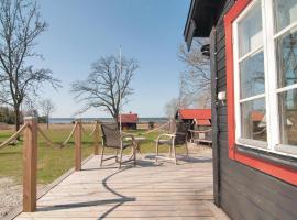 Beautiful Home In Lärbro With House Sea View, casa de férias em Lärbro