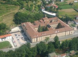 Parador de Corias, hotel bajet di Cangas del Narcea