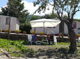 Lago Secco Bed & Breakfast Country House, glamping in Accumoli