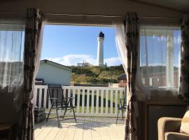 87 Lighthouse View Lodge, hotel di Lossiemouth