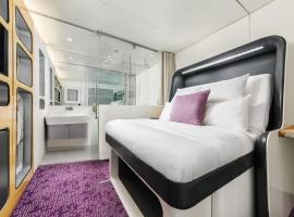 YOTELAIR Amsterdam Schiphol Transit Hotel, готель у місті Схіпгол