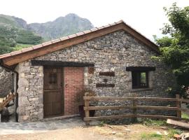 La Cabaña de Bernardina, hotel u gradu Sotres