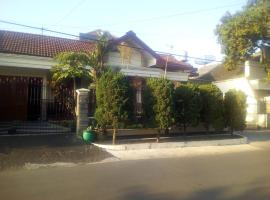 Nusin 54 Homestay, hotel u gradu 'Malang'