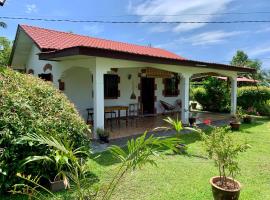 Lovely Garden Villas, lemmikloomasõbralik hotell Pantai Cenangis