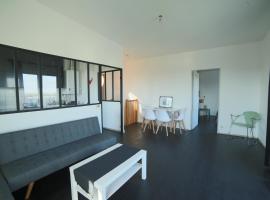 PROCHE BORDEAUX APPARTEMENT 75 M2 ROOFTOP，布魯日的飯店