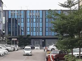 Skudai में, होटल The Square Hotel