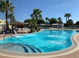 Camping Officiel Siblu le Montourey, hotel u gradu 'Fréjus'