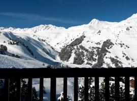 Appartement chaleureux 4-6 pers Chalet Chamois appt H2, hotel em Arc 2000