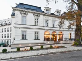 Red Baron Hotel & Restaurant, hotel di Swidnica