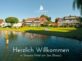 Strauers Hotel am See, hotel en Bosau