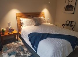 Modern, private and close to town., hotel di Albury