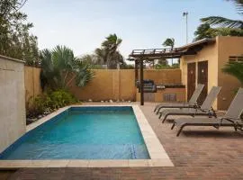 NICE HOUSE WITH PRIVATE POOL IN GOLD COAST