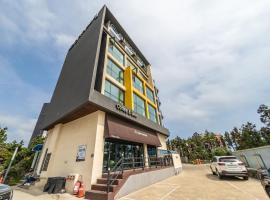 Sunrise Hotel Jungmun Branch，位于西归浦市的酒店