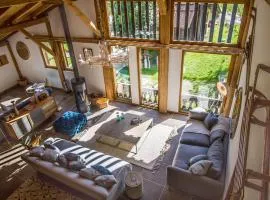 Ferme Liberté - stunning, comfortable, & modern sleeps 14- private mini van