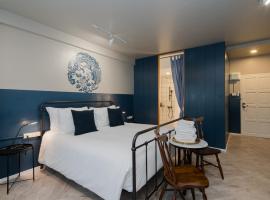 Blu Monkey Boutique Phuket Town, hotell i Phuket