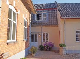 Stunning Apartment In Middelfart With Kitchen, viešbutis mieste Midelfartas