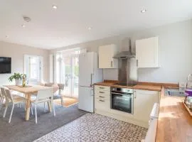 Beautiful 6 Bedroom Holiday Home, Manchester