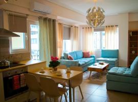 SUNNY CENTRAL LUXURY APARTMENT, hotel keluarga di Volos