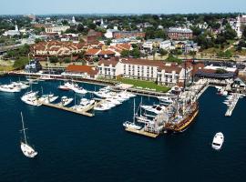 The Newport Harbor Hotel & Marina: Newport şehrinde bir otel