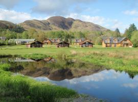 Loch Lomond Waterfront Luxury Lodges, prabangi stovyklavietė mieste Balmaha