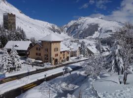 Sust Lodge am Gotthard, hotel em Hospental