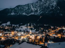 Eight Cortina: Cortina dʼAmpezzo şehrinde bir otel