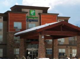 Holiday Inn Express Golden-Kicking Horse, an IHG Hotel: Golden şehrinde bir otel