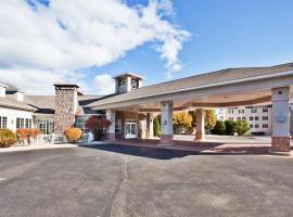 Holiday Inn Express St Ignace-Lake Central, an IHG Hotel, hotel u gradu Sent Ignas