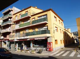 Hostal Barnes, casa de huéspedes en Santa Cristina d'Aro