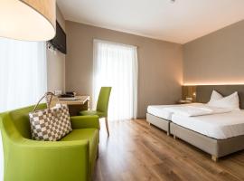 Hotel CampingPark Steiner, hotel di Laives