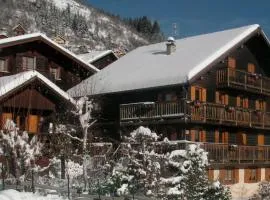 "CHALET LES ARAVIS" chalet et Appartements