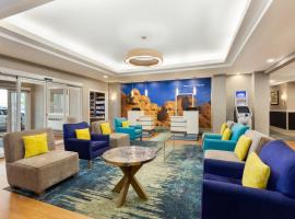 La Quinta Inn and Suites by Wyndham at WaTiki Waterpark, hotel v mestu Rapid City