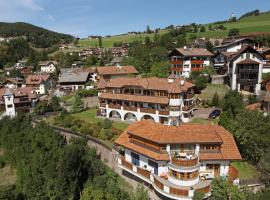 Residence Burghof, hotel en Siusi